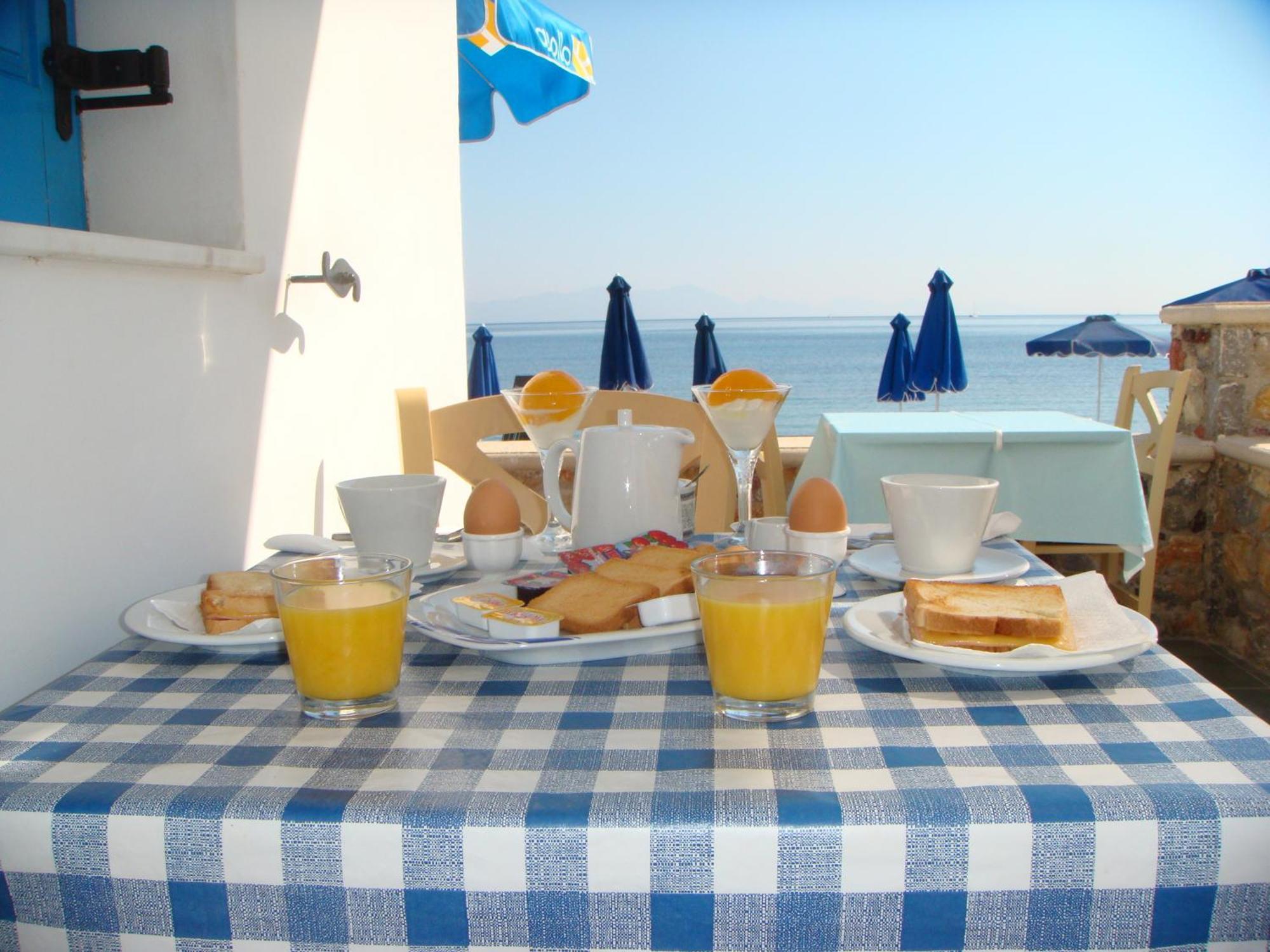 Dream Island Hotel Livadia  Exterior photo